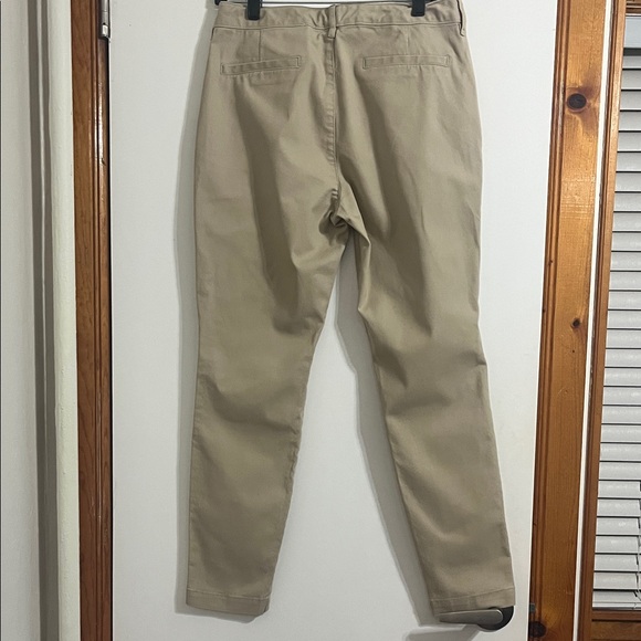 Old Navy Women Khaki Pants Skinny Stretch Size 6 for casual wear or uniform - Picture 6 of 11